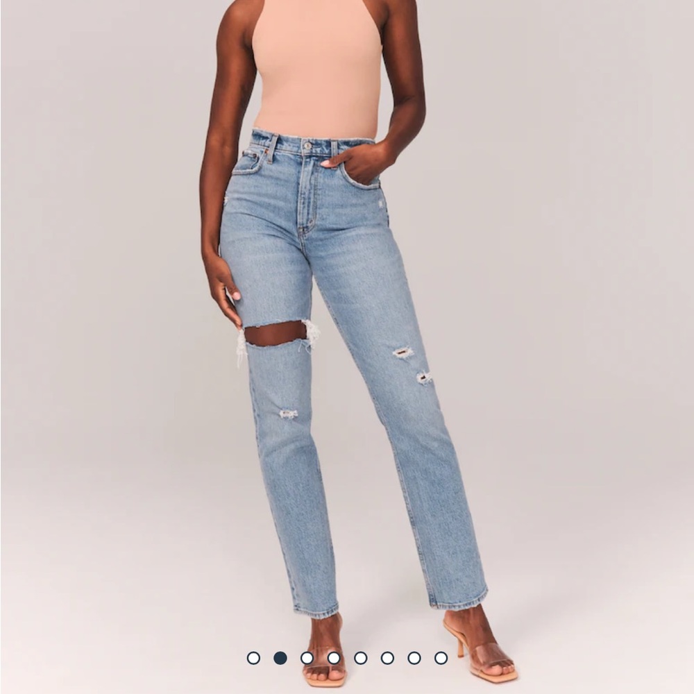 Abercrombie Ultra High Rise 90s Straight Jeans in Light Ripped Wash